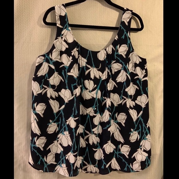 In Every Story Tops - 2X Sleeveless Print Blouse. New without tags.